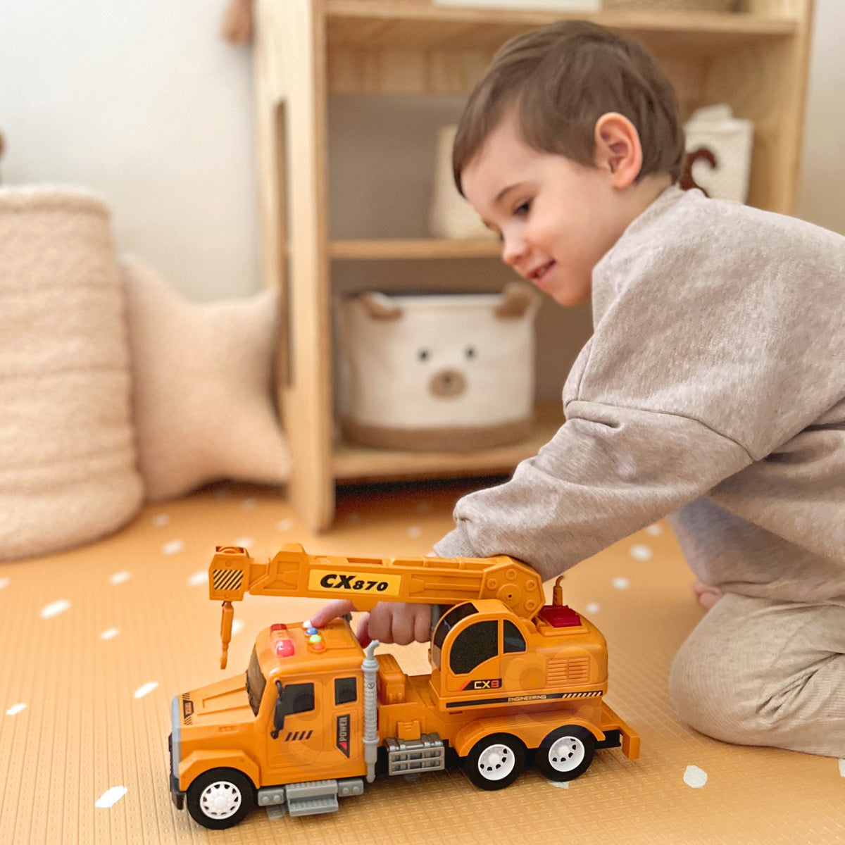 Woopie 1:14 crane truck – crane arm extended upwards