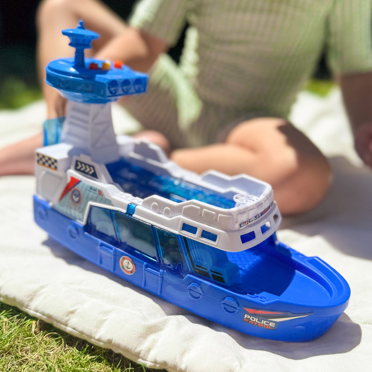 Woopie police patrol boat – three metal police cars
