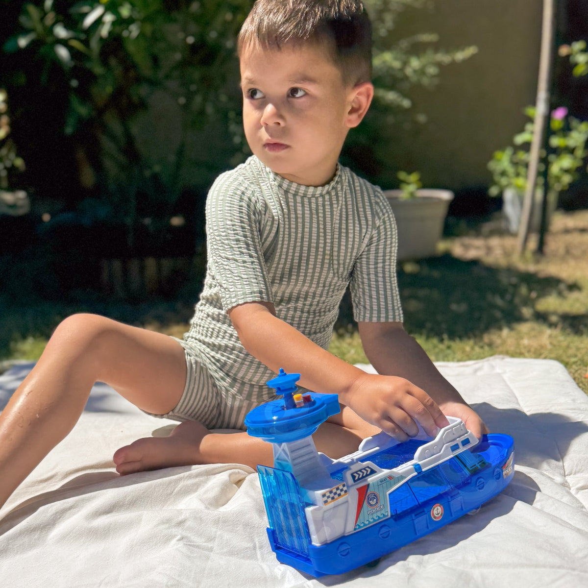 Woopie police patrol boat – side door and moving parts