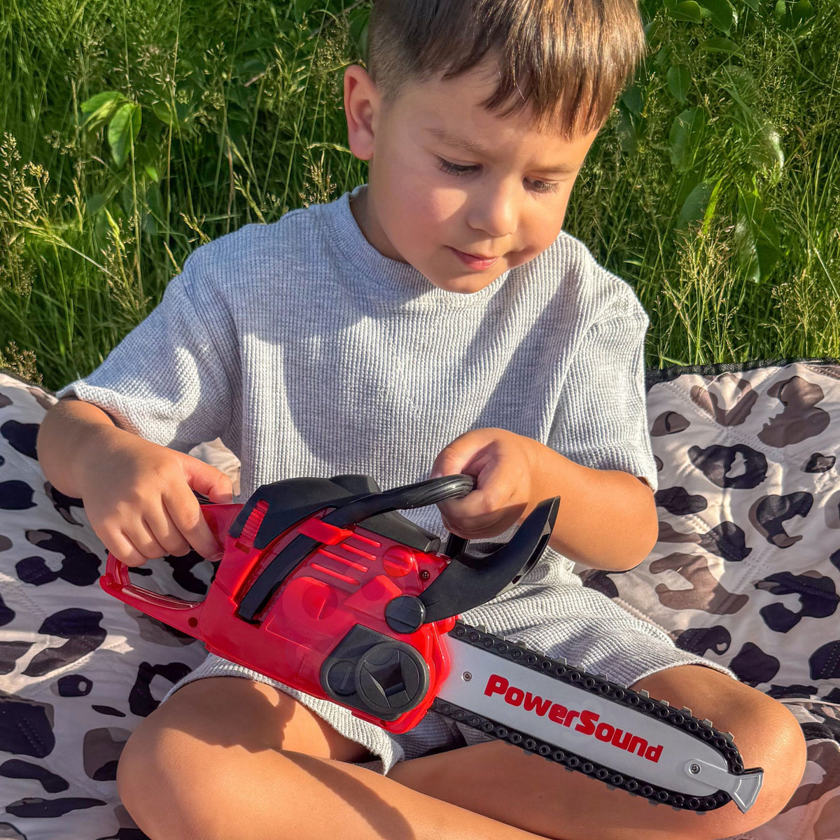 Toy chainsaw – soft rubber chain that turns