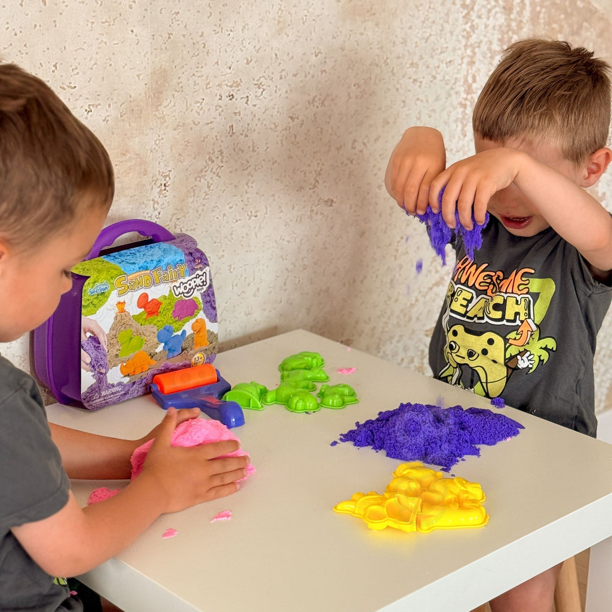 Dinosaur kinetic sand – roller for smoothing the sand
