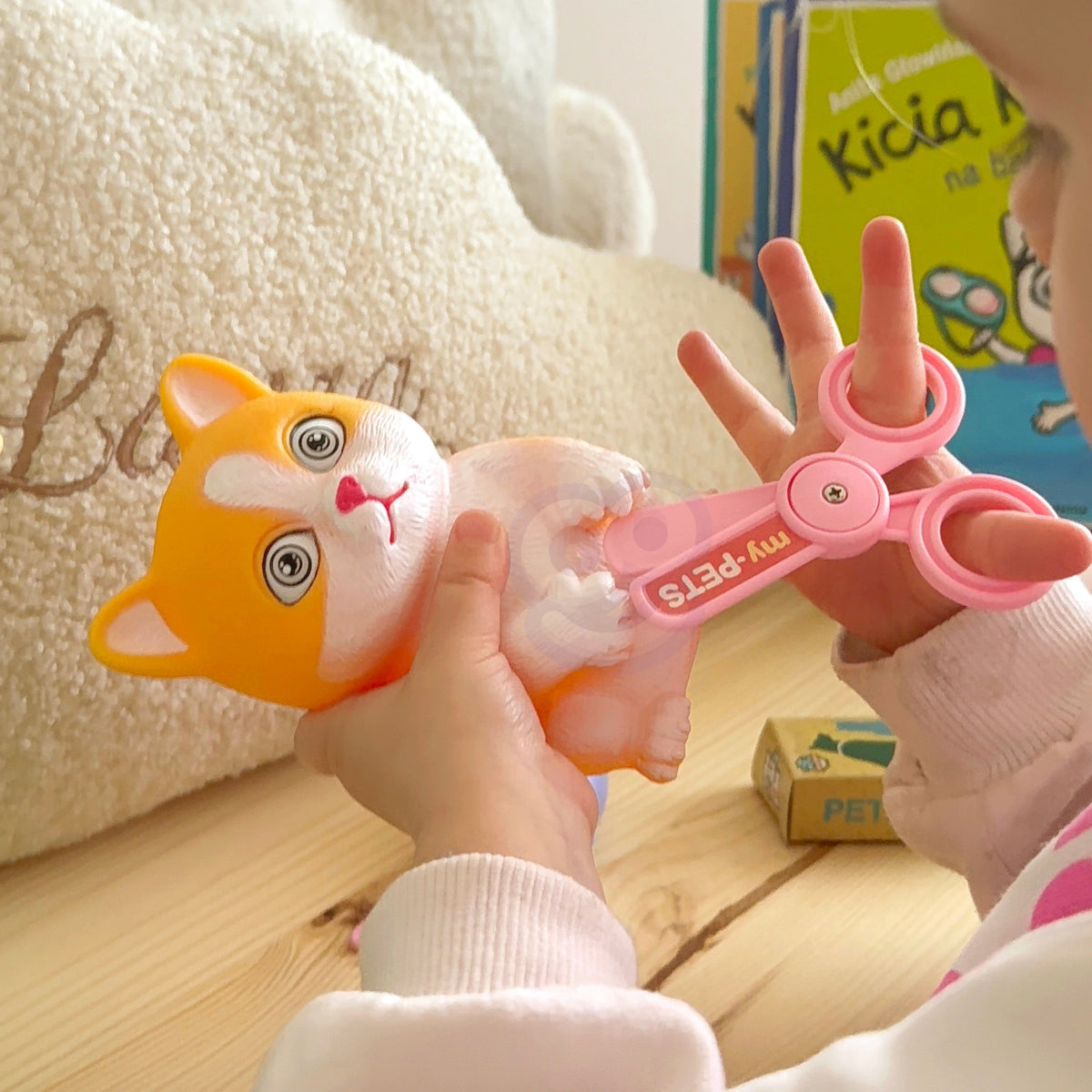 Woopie kitty grooming backpack – backpack opened into a salon