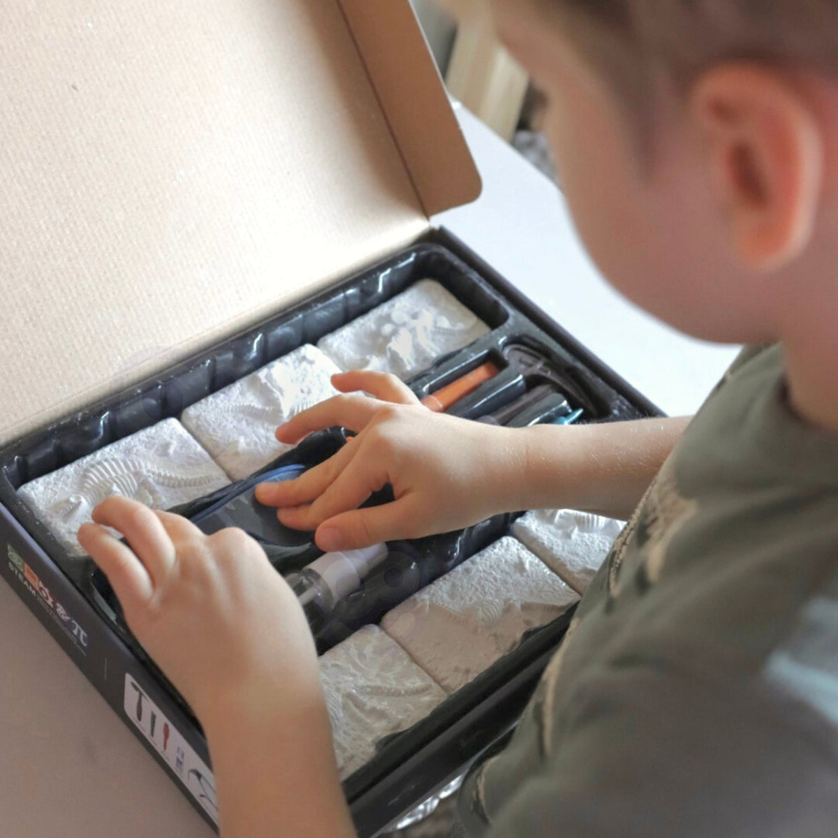Woopie dinosaur dig kit – safety glasses