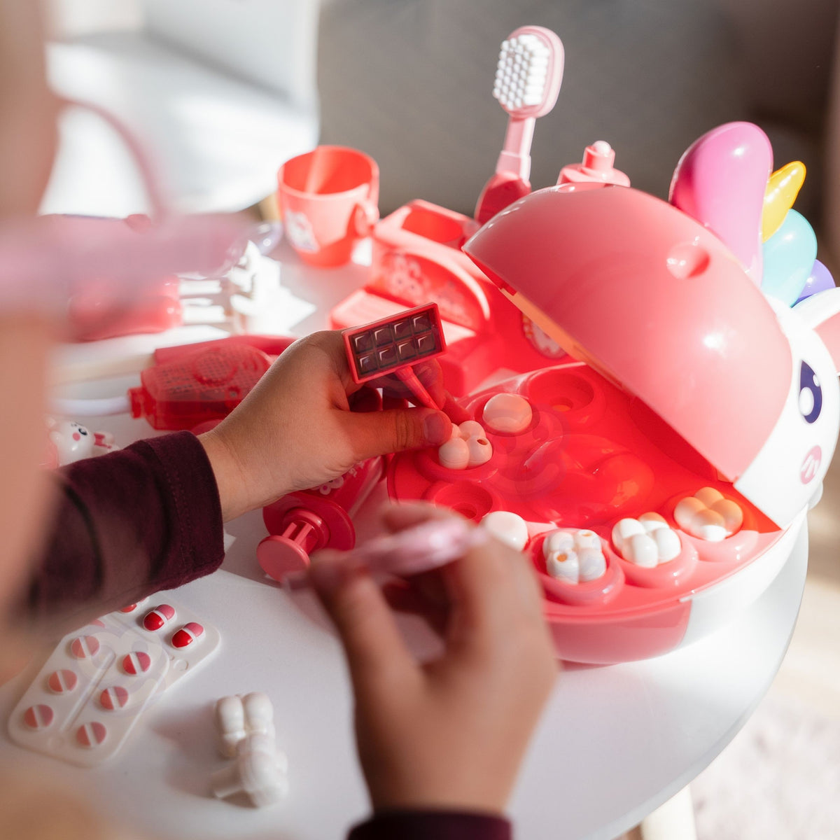 Toy dentist set – tweezers, syringe and pretend pills