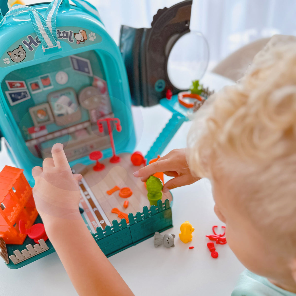 Woopie little vet backpack – backpack opened into a hospital
