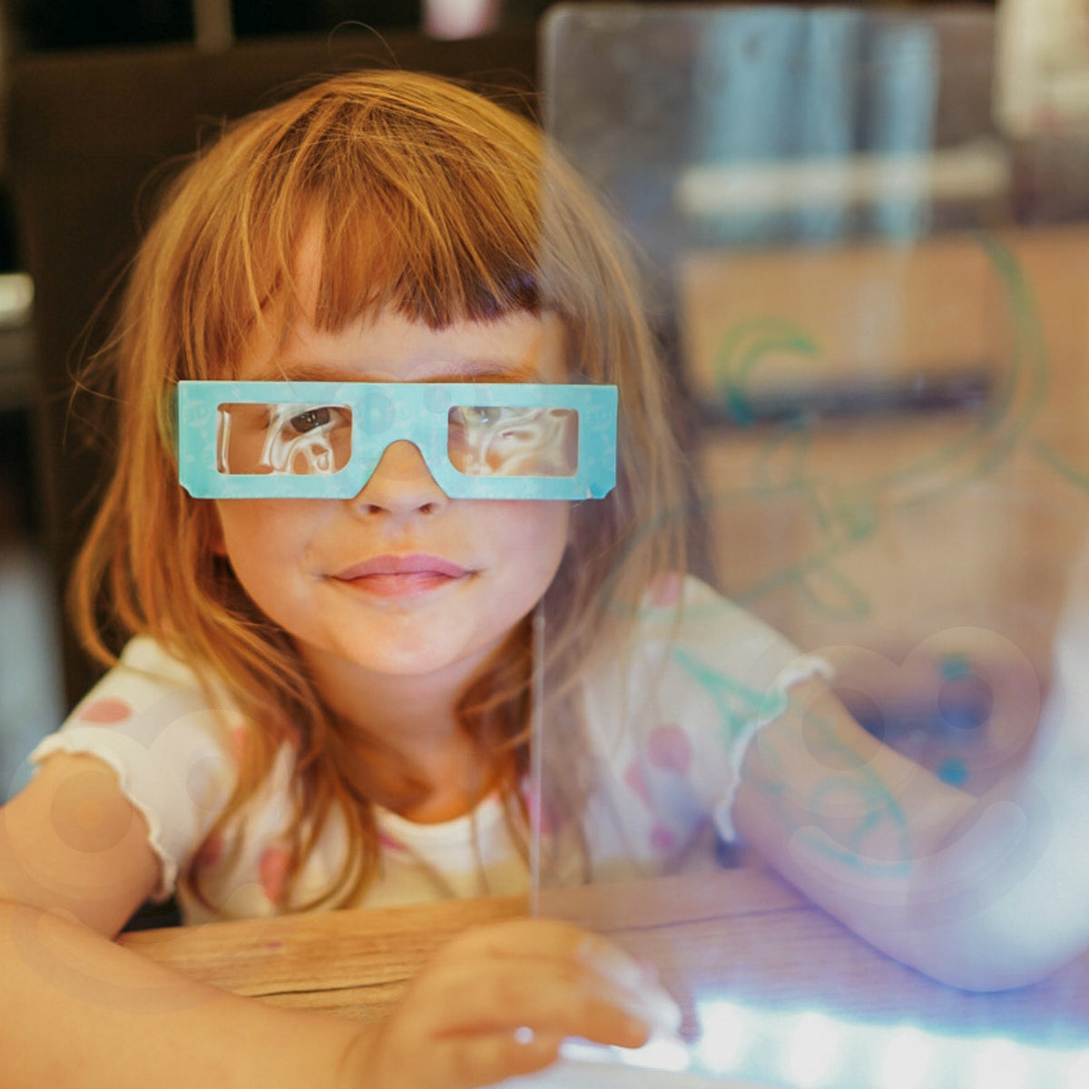 Light-up drawing board for kids aged 3+ – Woopie