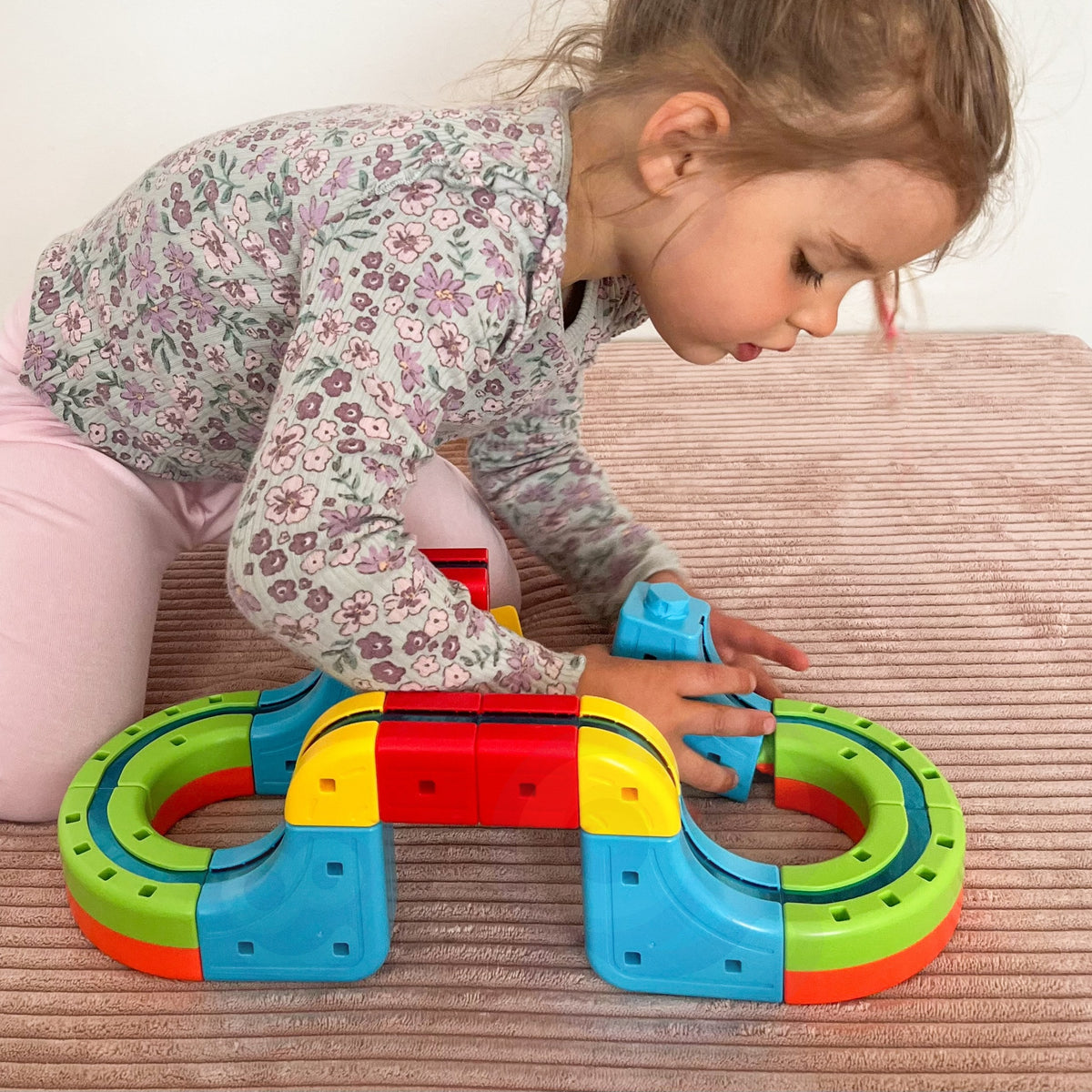 Woopie Magic Cube trase, 18 d. – USB lādēšanas vads un auto