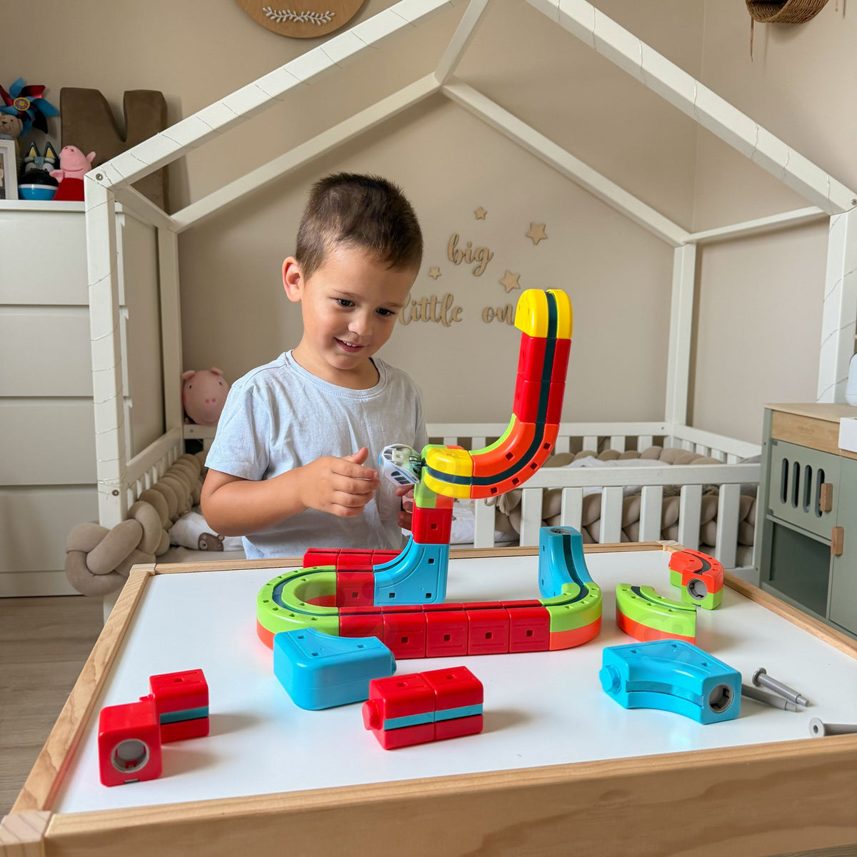 Woopie Magic Cube track 32 pcs – train riding up a block tower