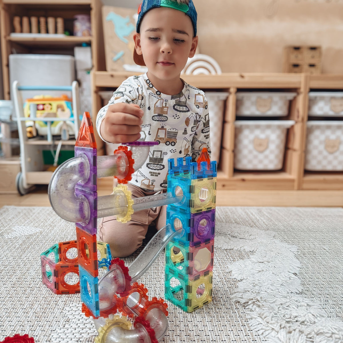 Magnetic marble run – clear coloured magnetic tiles