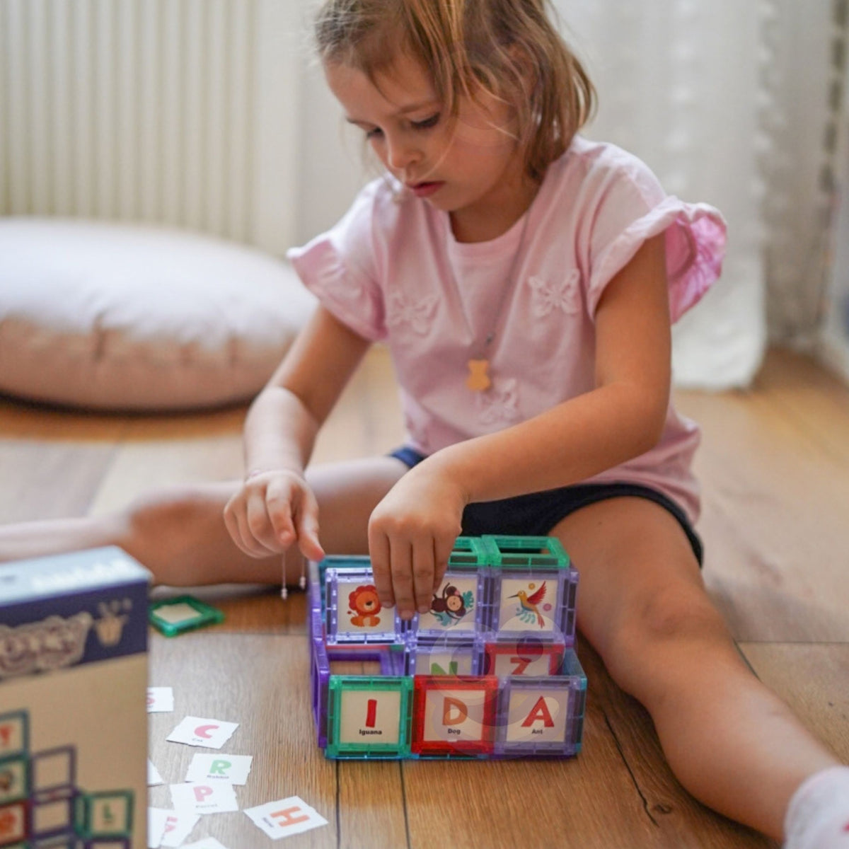 Woopie magnetic tiles with cards – clear magnetic squares