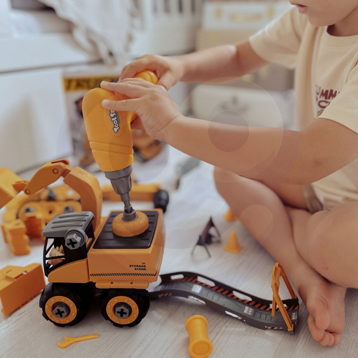 Woopie mega construction site – worker, cones and barriers