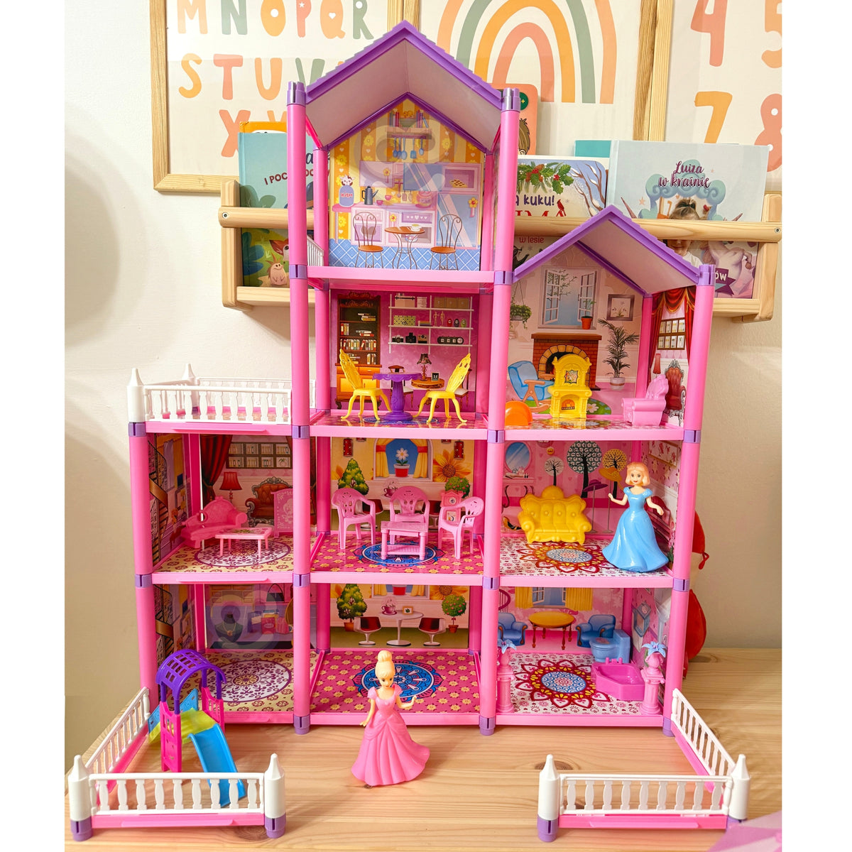 Woopie Lovely House dollhouse – assembled villa seen from the front