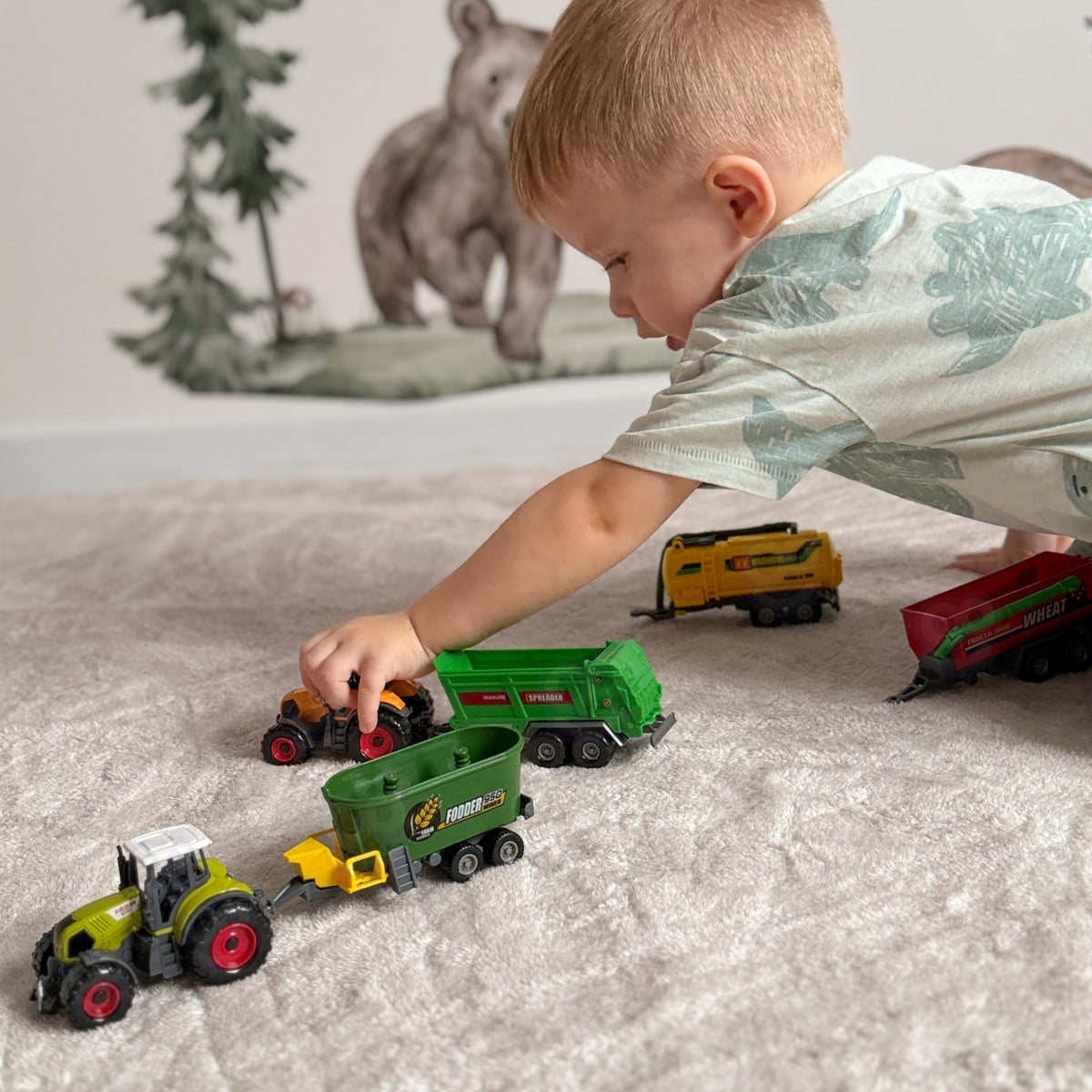 Woopie mini farmer tractors – feed mixer and spreader