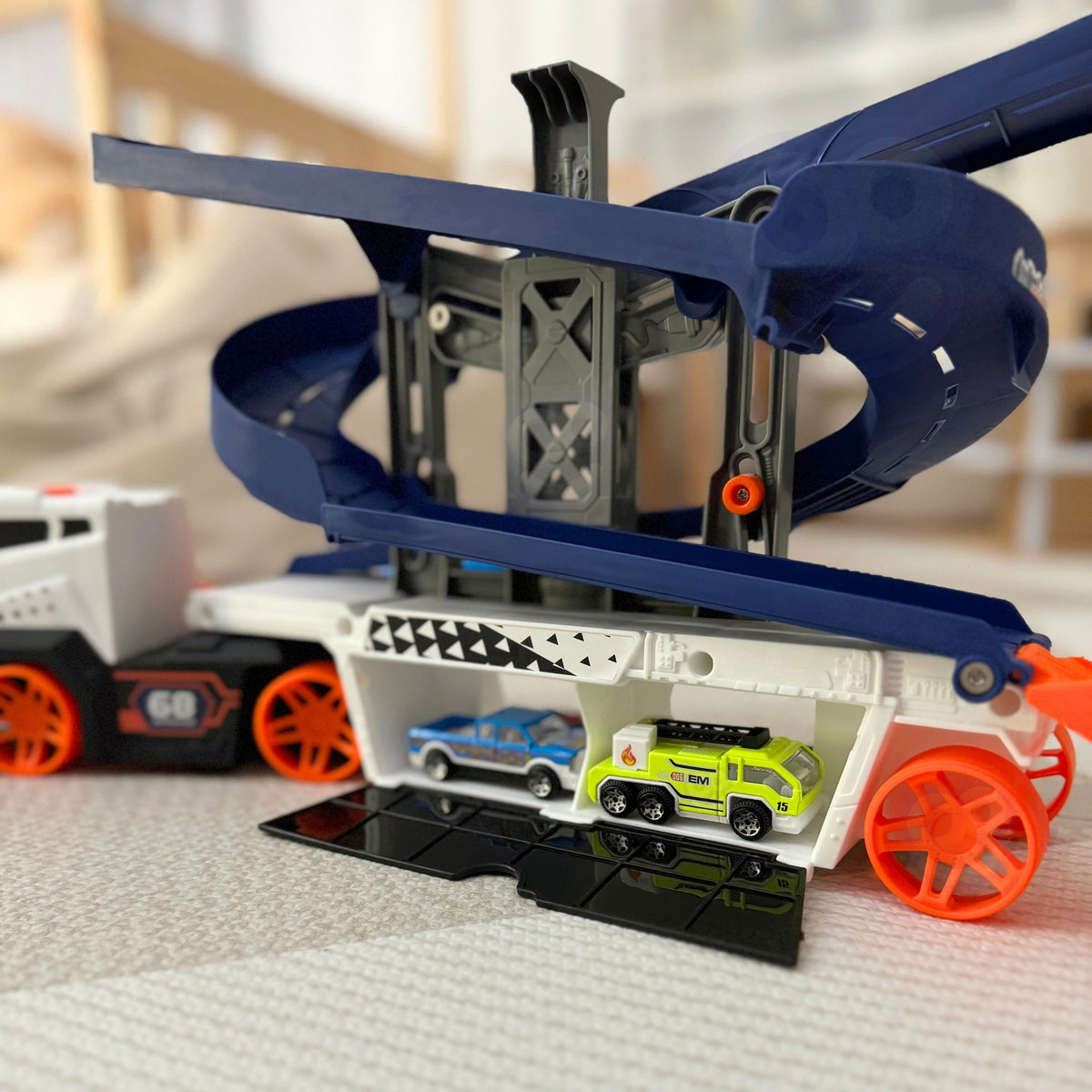 Woopie XL interactive truck – parking deck on the trailer roof