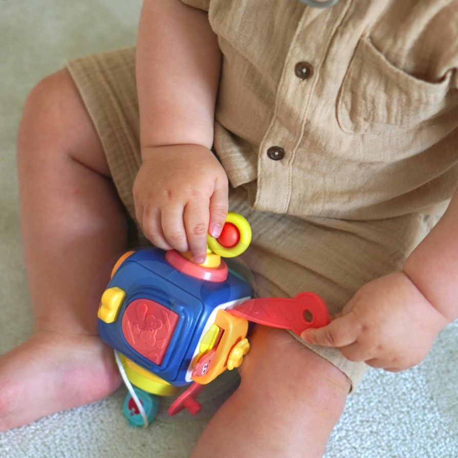 Woopie penguin sensory cube – buttons and sliders