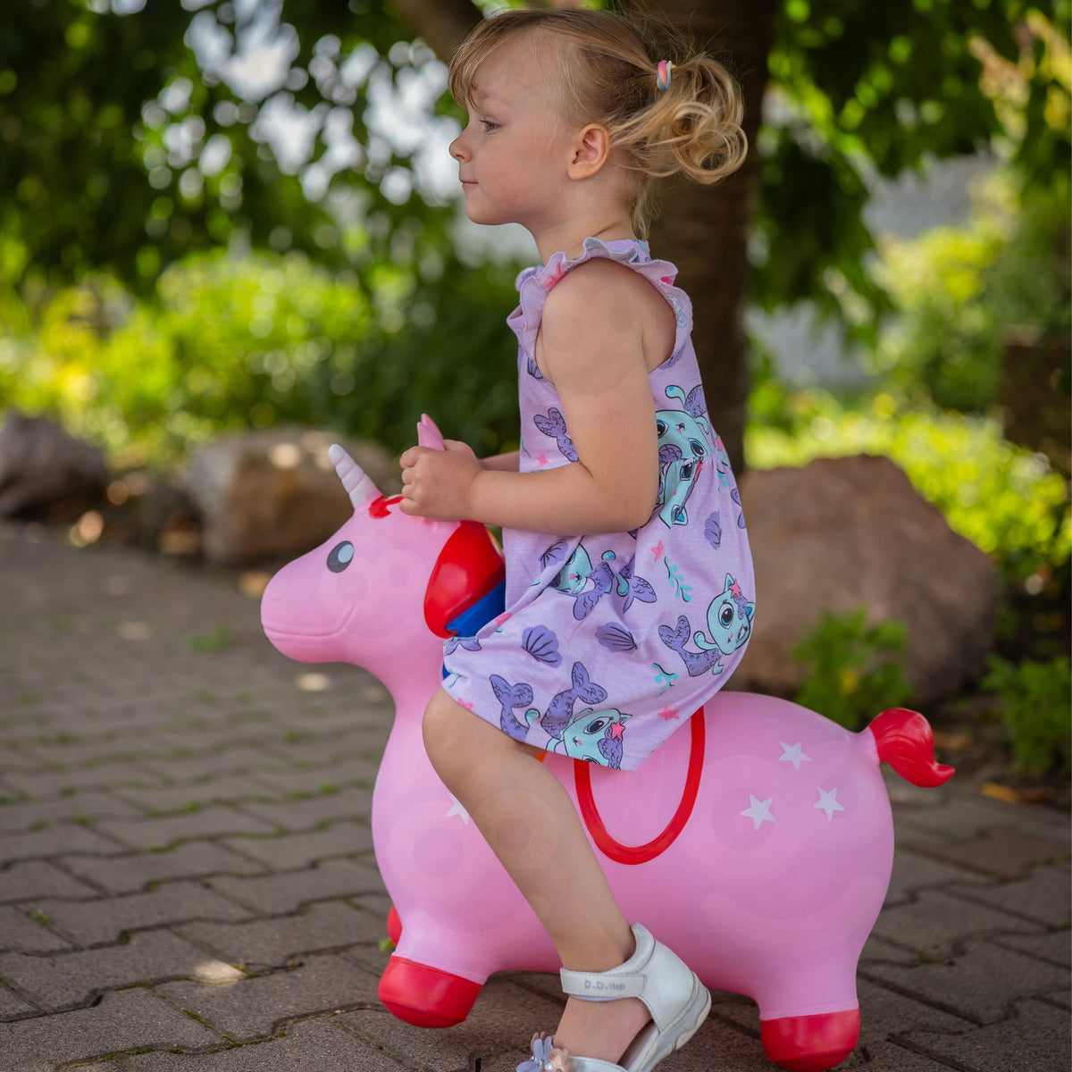 Woopie inflatable unicorn bouncer – wide non-slip feet