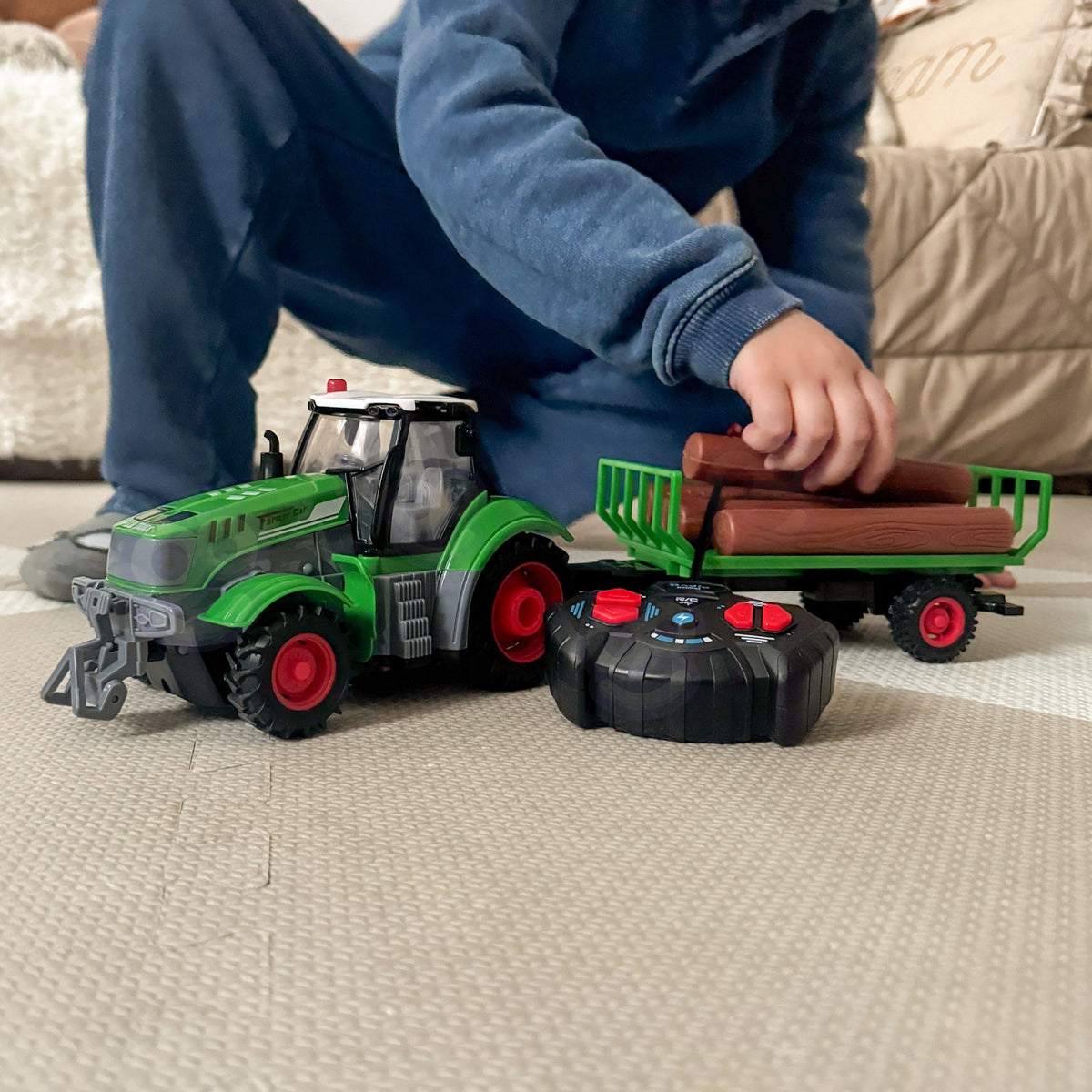 Woopie tālvadības traktors – LED gaismas un bāka