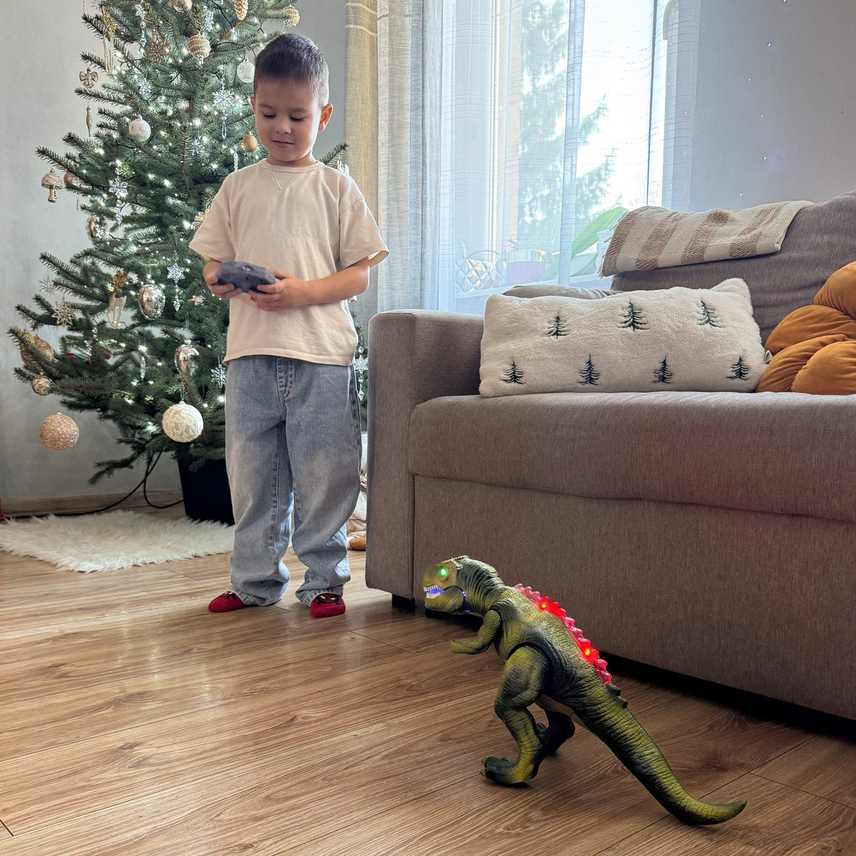 Remote control T-Rex – footprint-shaped remote