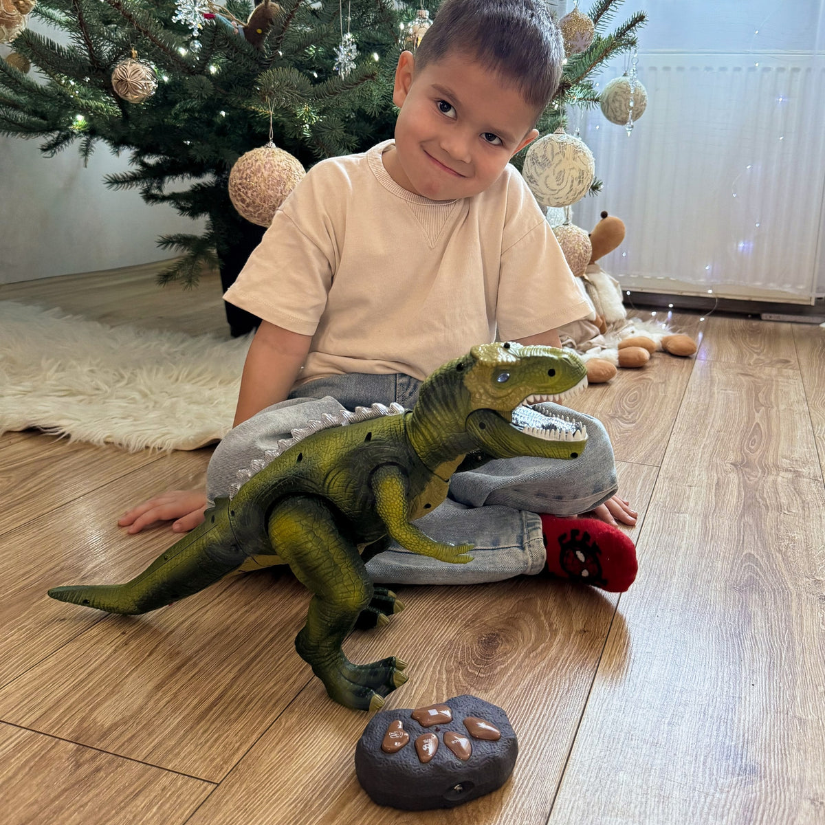 Remote control T-Rex – bright light-up details
