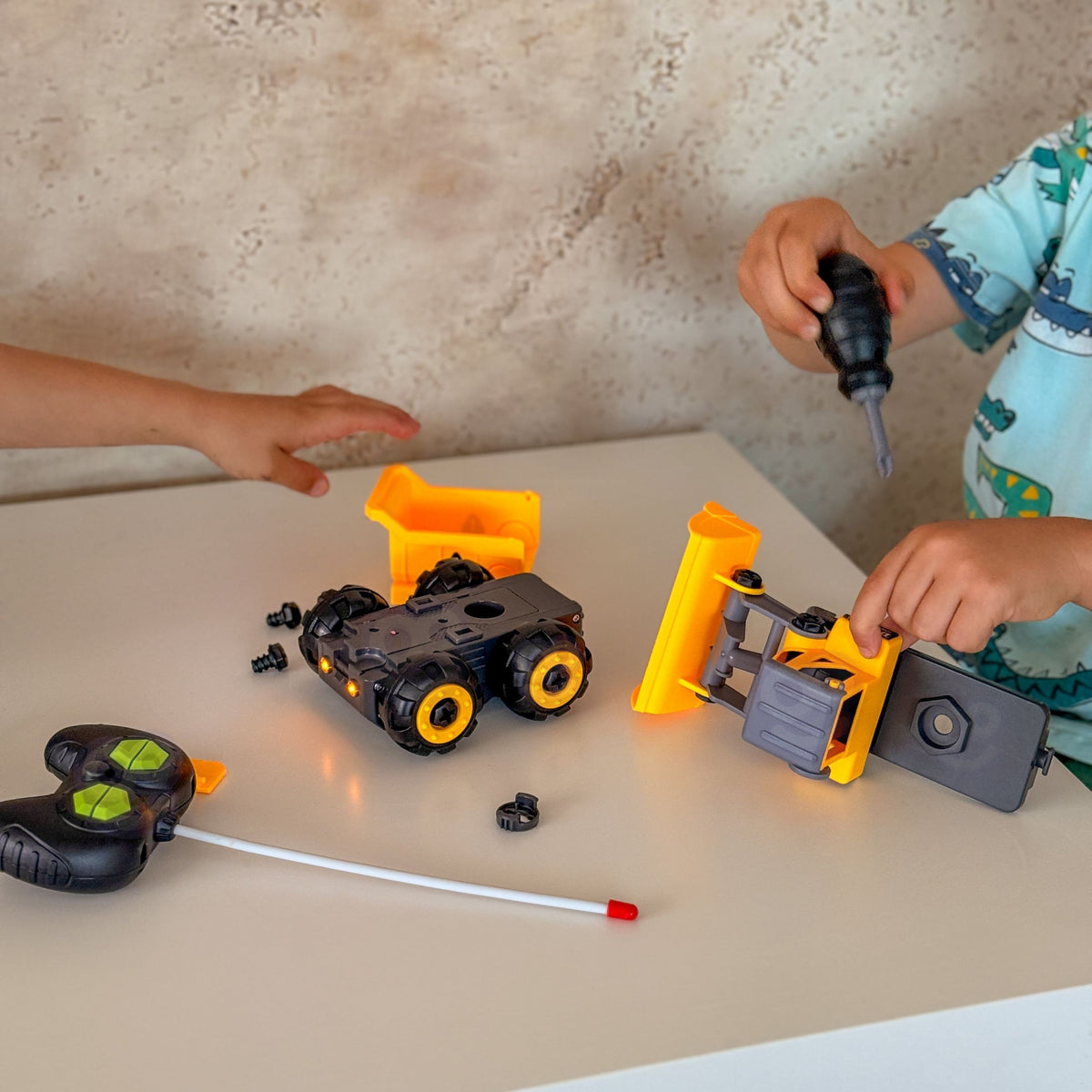 Woopie DIY RC bulldozer – safety screwdriver and screws