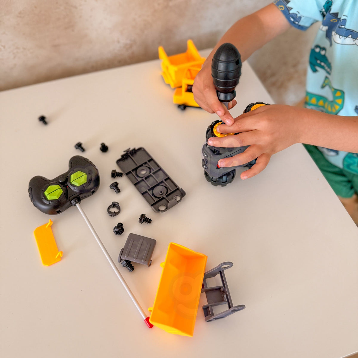 Woopie DIY RC bulldozer – 5-channel remote control