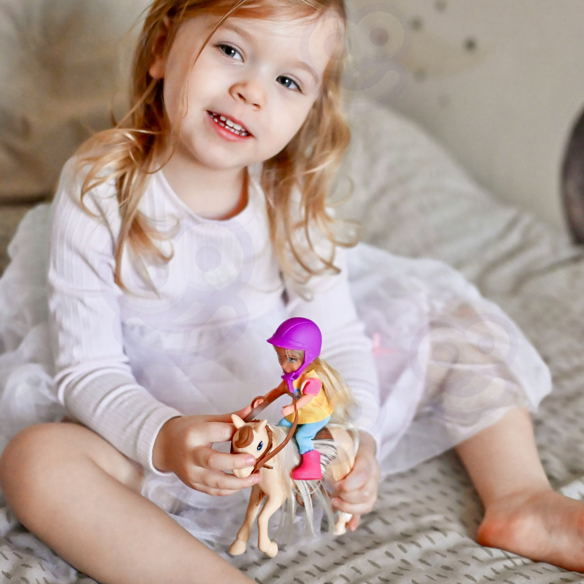 Woopie Ankiki rider and horse – purple helmet and riding outfit