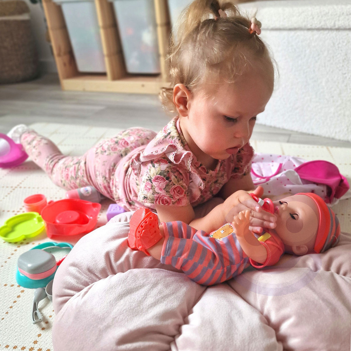 Woopie Royal babysitter doll set – bowl, cutlery and bib