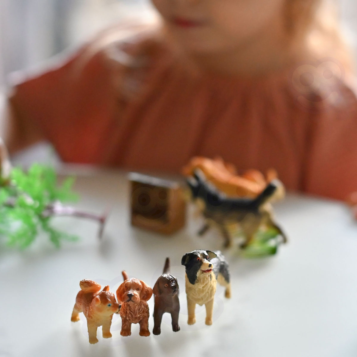 Dog figures – decorative plants and scenery pieces