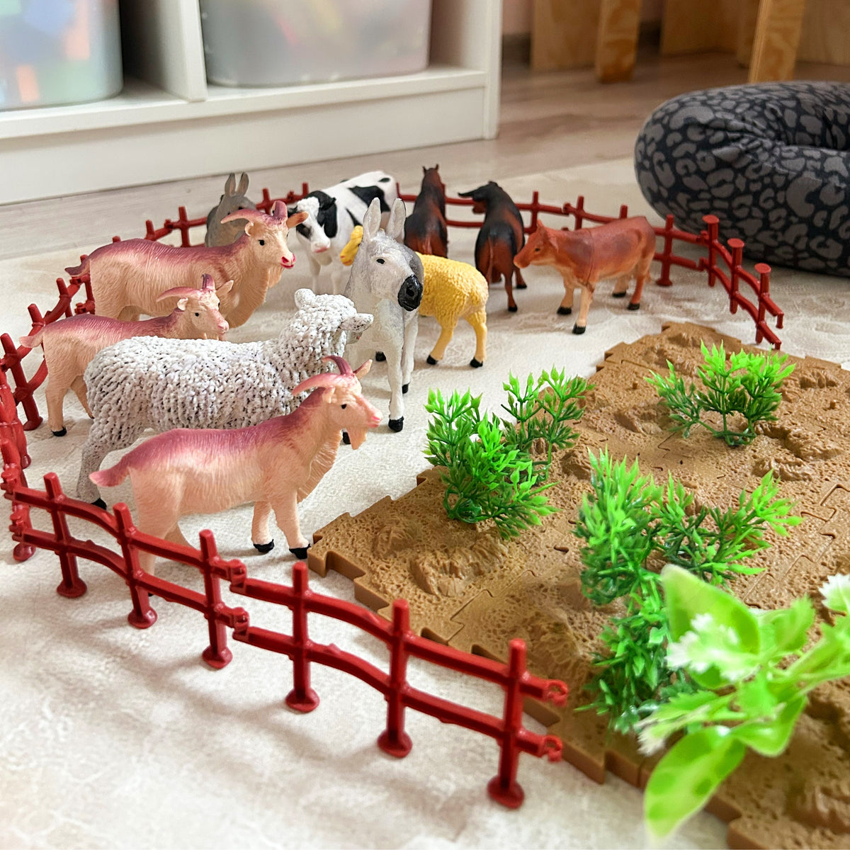 Woopie farm figures chest 57 – fence and plants