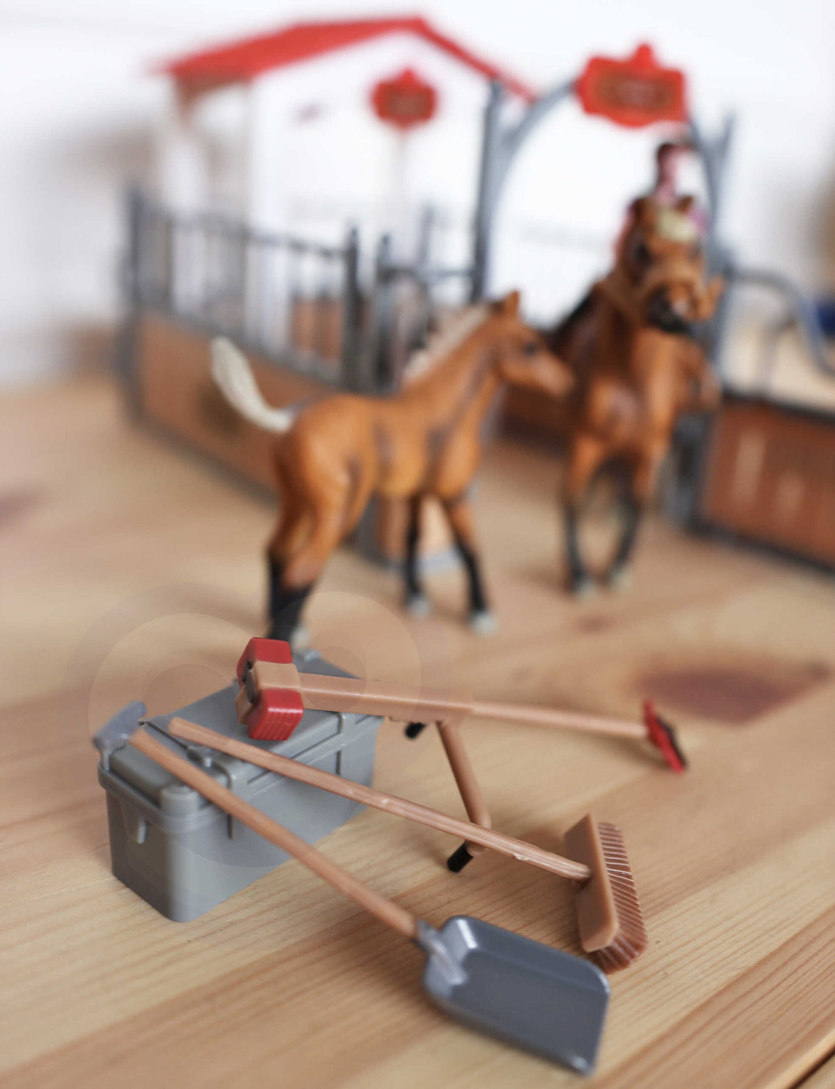 Woopie horse stable set – jockey and saddle
