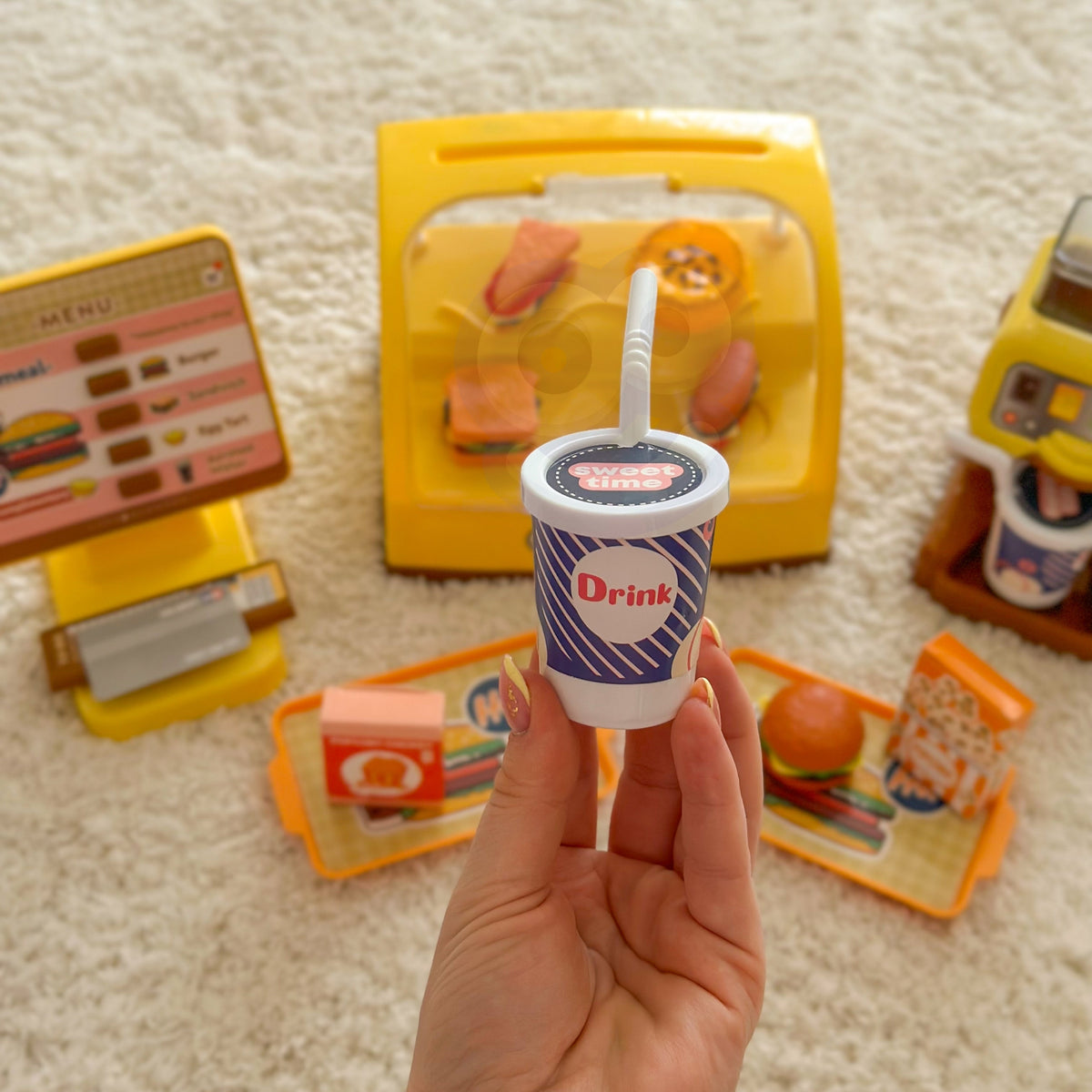 Woopie burgeru restorāns – dzērienu automāts