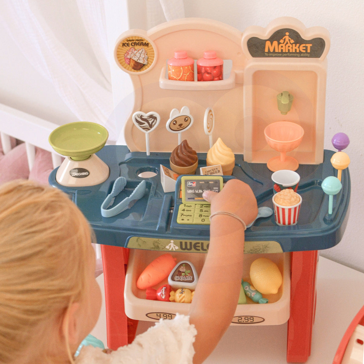 Woopie toy supermarket – checkout with card reader