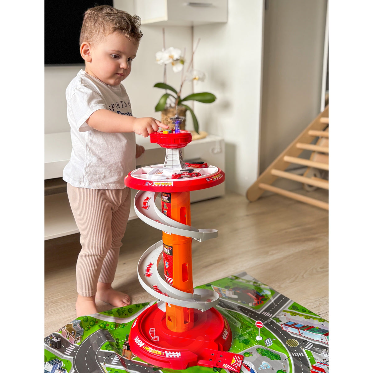 Woopie fire station spiral garage – light and sound buttons