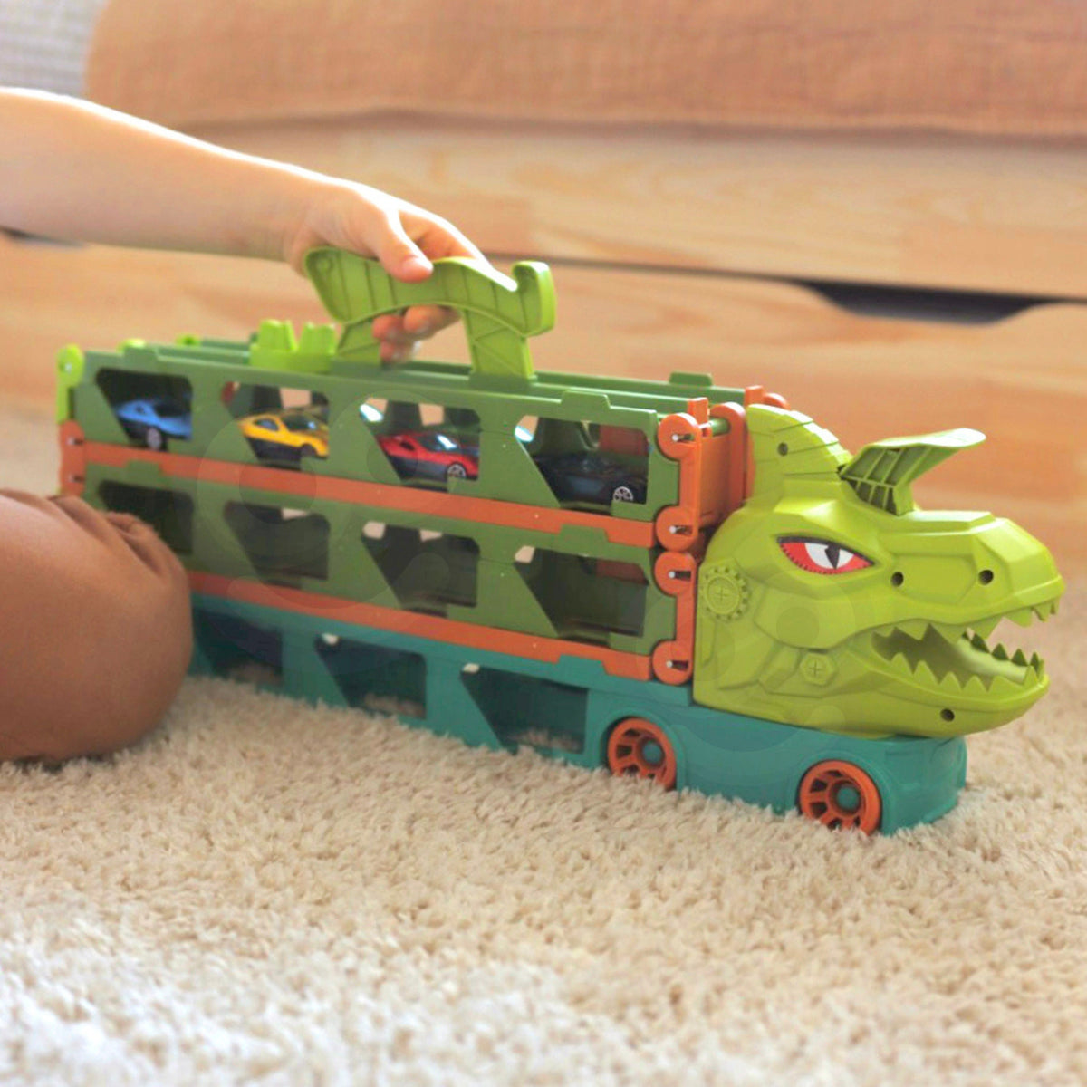 Dinosaur truck – unfolds into a long race track