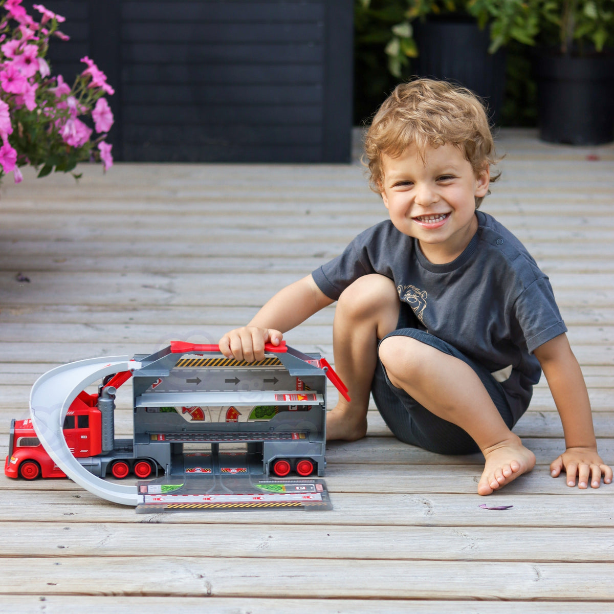 Woopie red transporter truck – car launcher and garage