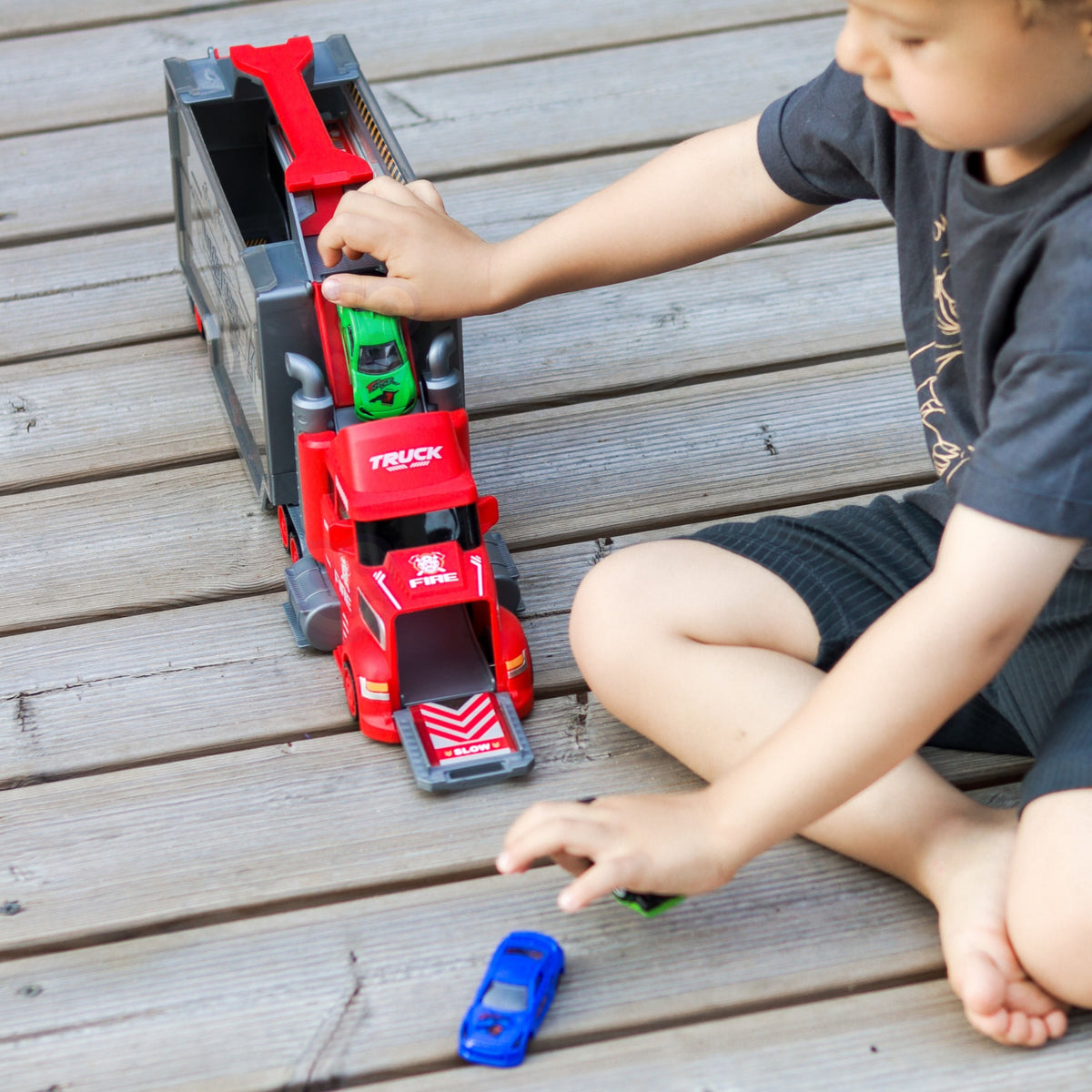 Woopie red transporter truck – road signs and stickers