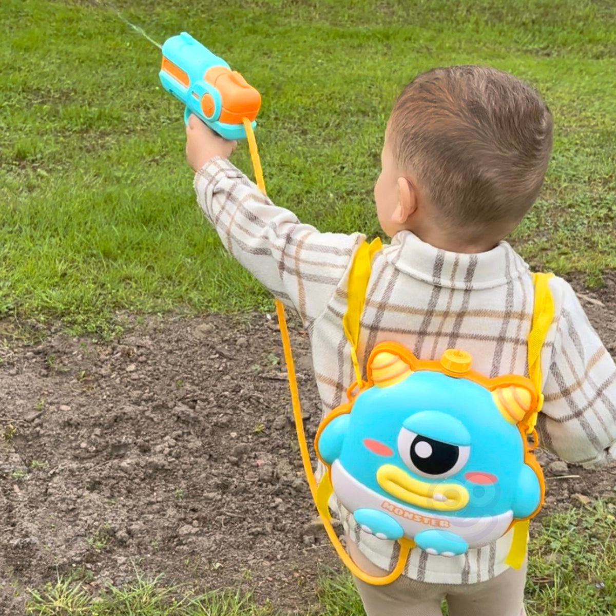 Woopie UFO Monster backpack water gun – battery and charging cable