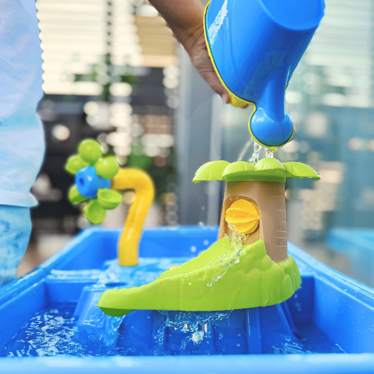 Woopie palm water and sand table – sand and water sides