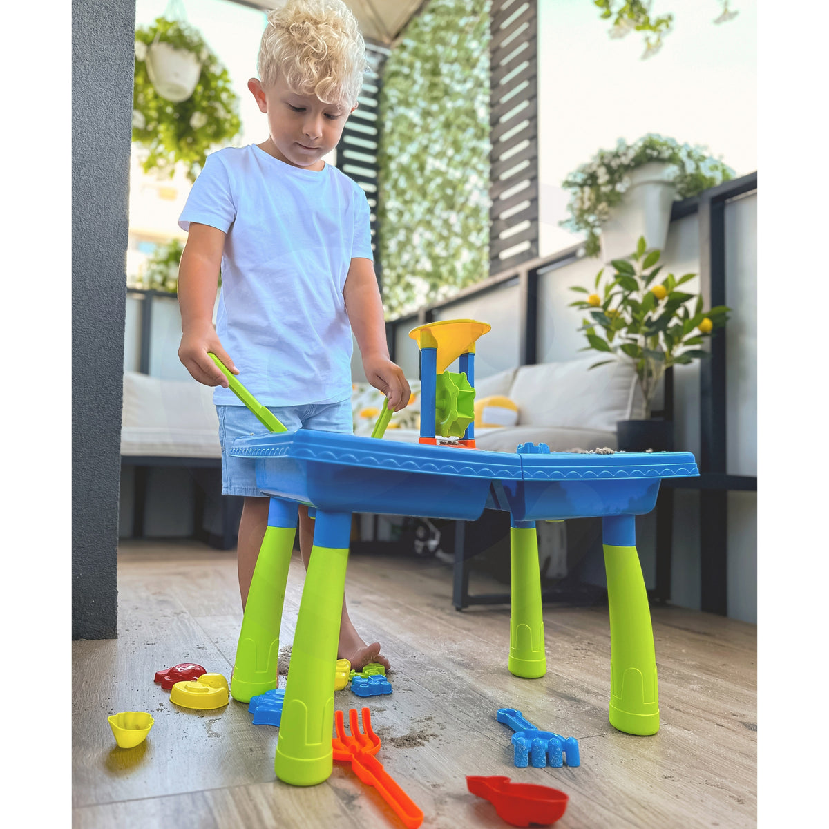 Woopie palm water and sand table – children playing outside