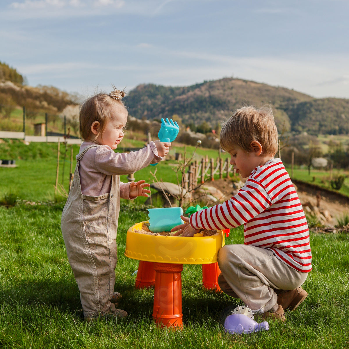 Woopie pirate ship water table – ship with steering wheel