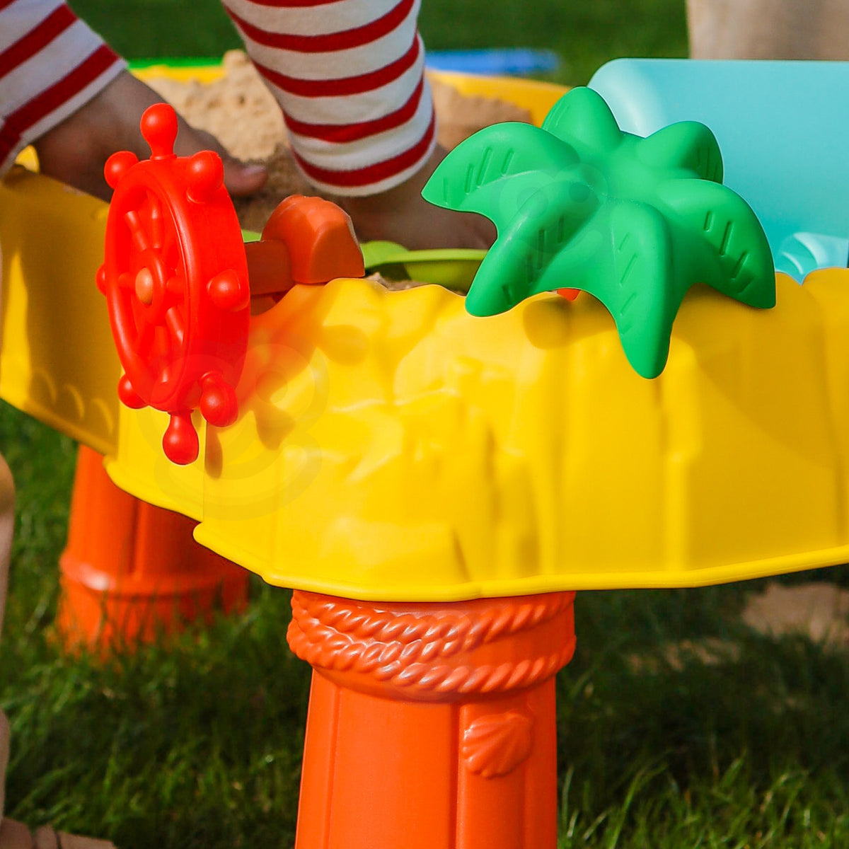 Woopie pirate ship water table – moulds and fish