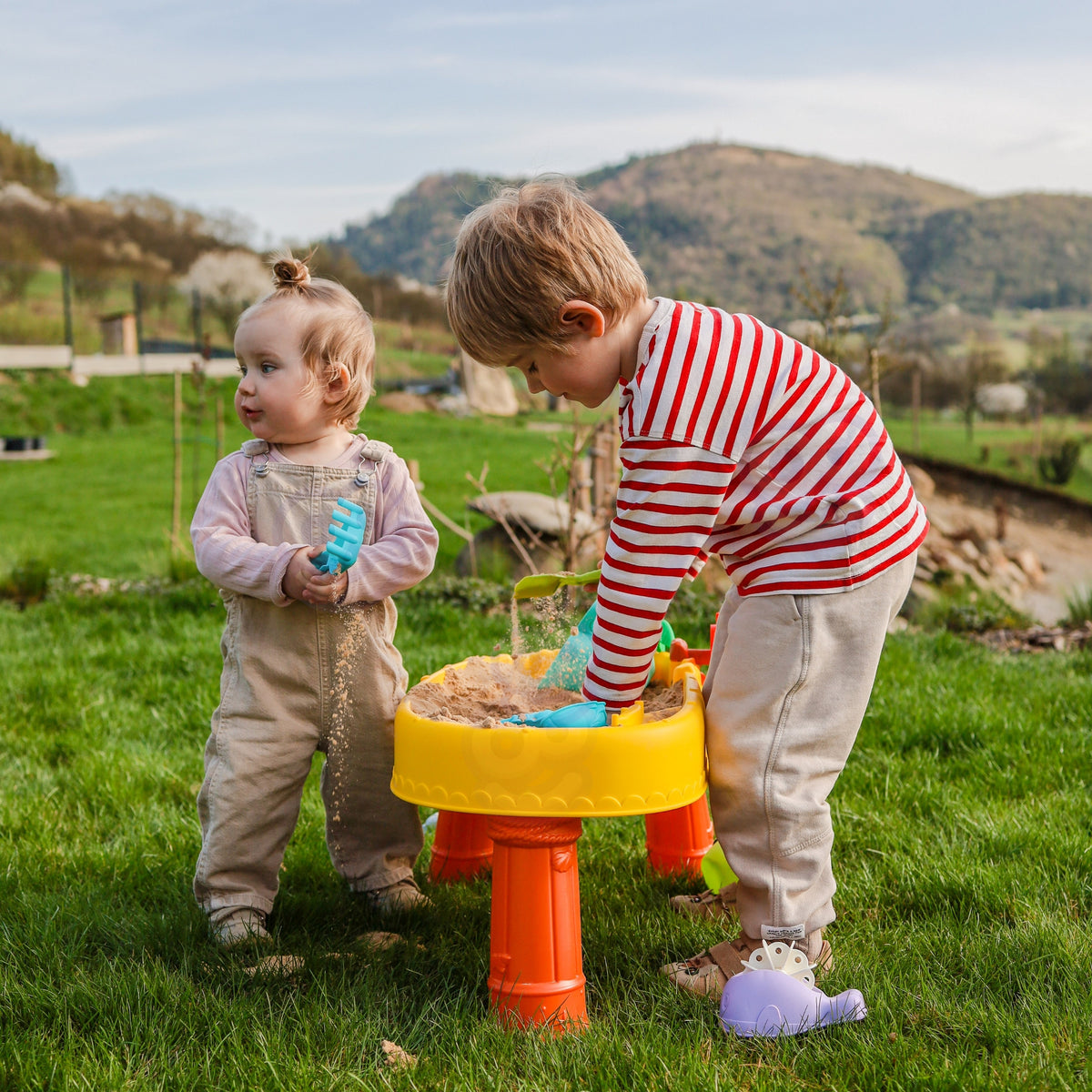 Woopie pirate ship water table – watering can and rake