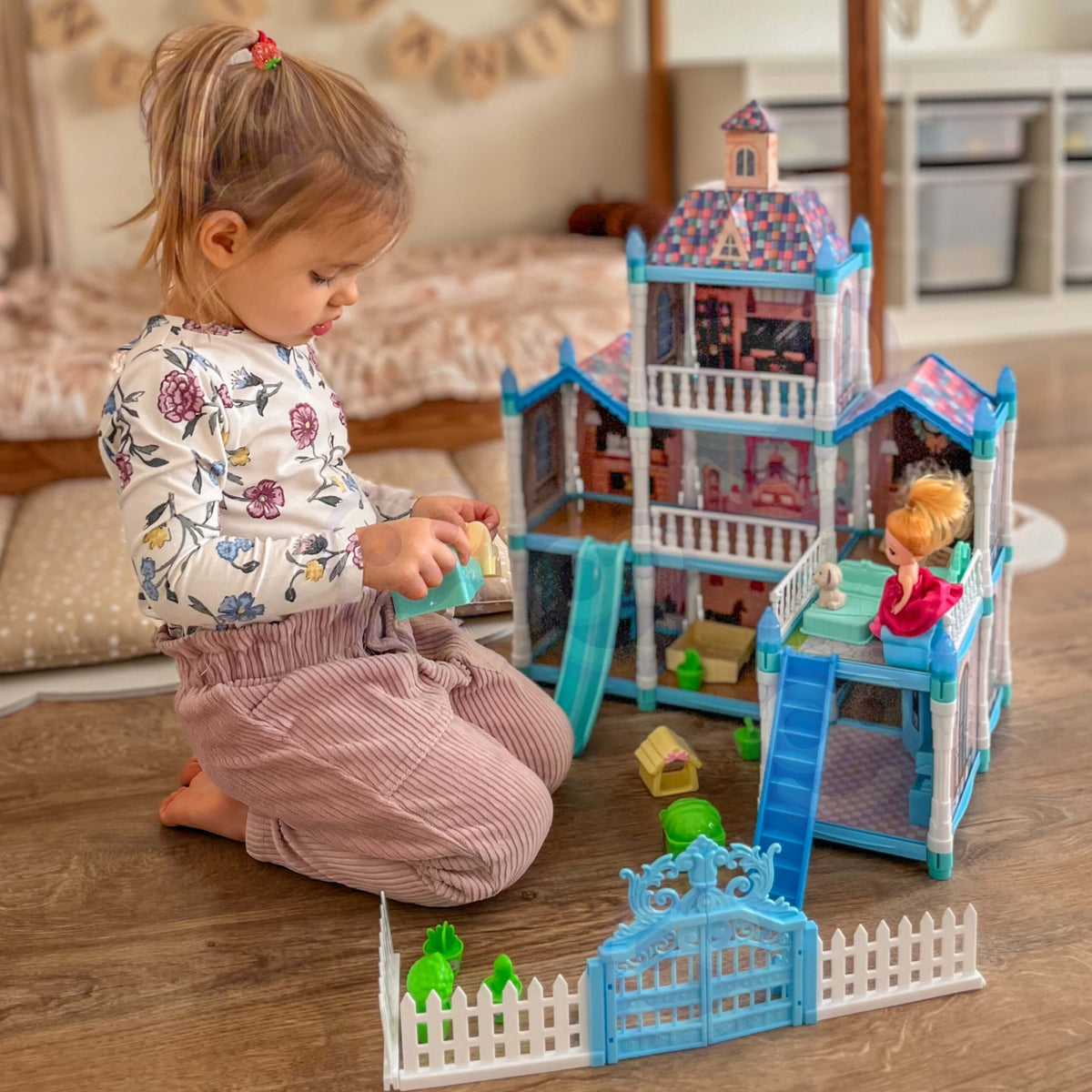 Woopie Winter Garden dollhouse – three floors in blue and pink