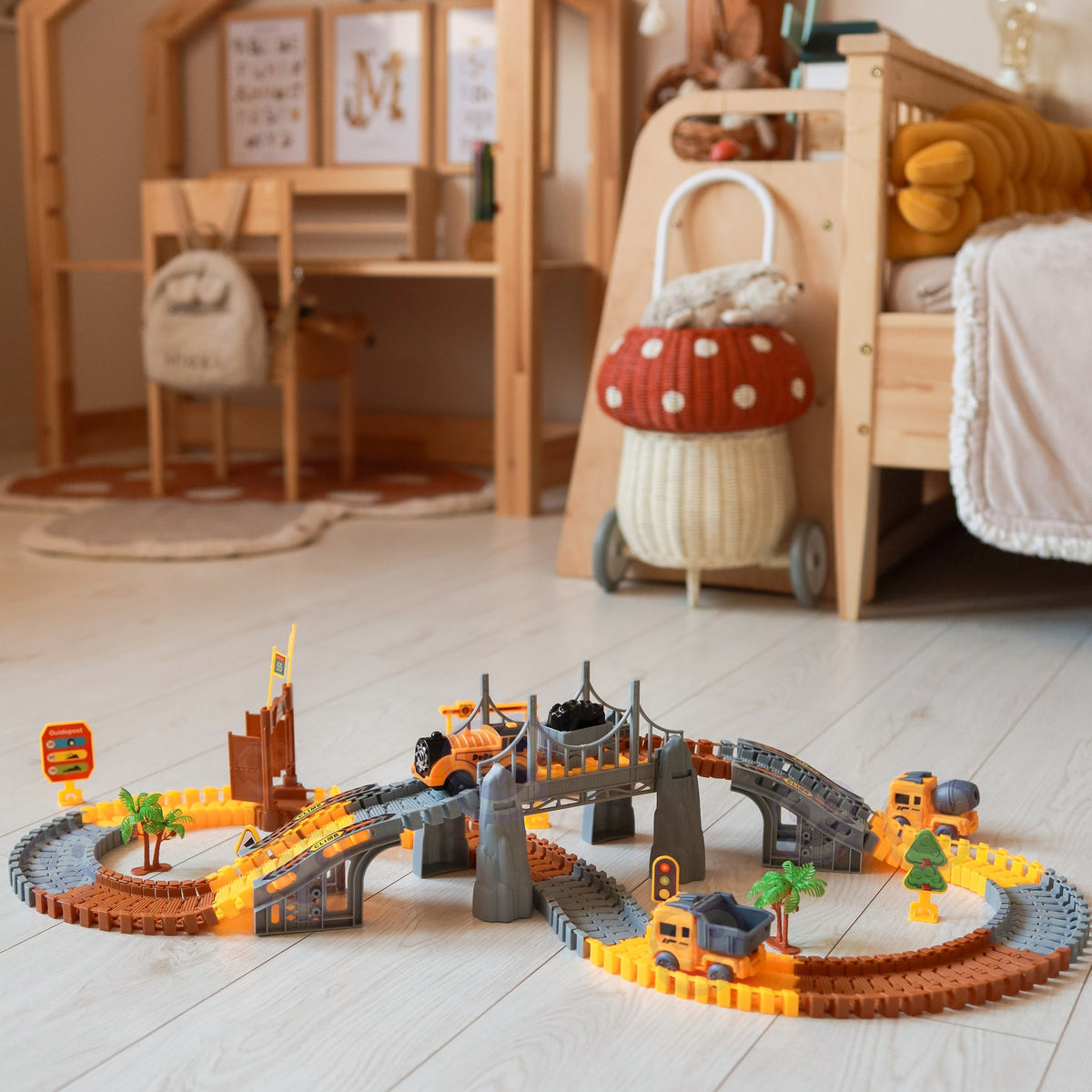Woopie construction site flexible track – gate, palms and road signs